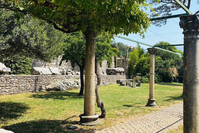 2 Day Pass with Sightseeing Bus - Stop 2 in Split: Panoramic City Tour Plus Audio in 8 Languages