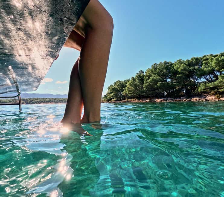 3 Islands Speedboat Tour: Golden Horn, Blue Lagoon & Jelsa - Zlatni Rat Beach on Brac (Golden Horn): One Hour to Swim, Snorkel, and Hope for the Mood