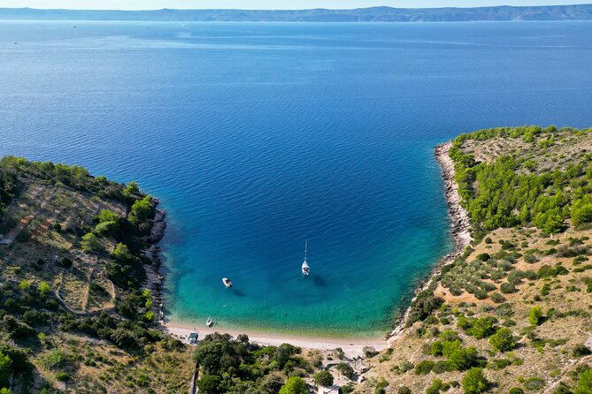 3 Islands Speedboat Tour: Golden Horn, Blue Lagoon & Jelsa Town - Golden Horn at Zlatni Rat Beach in Bol: Why This Beach Gets the Love
