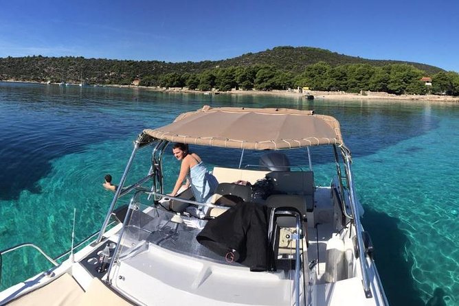 Adriatica Tour ( Blue Lagoon and Solta) from Trogir or Split - Stop 4: Stomorska bay for lunch at traditional restaurants