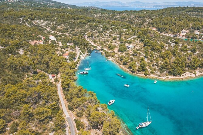 Adriatica Tour ( Blue Lagoon and Solta) from Trogir or Split - What’s included on board (and what it changes for you)