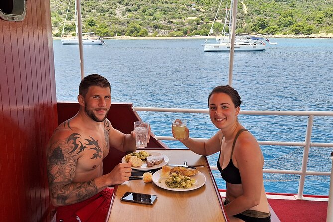 All-Inclusive Blue Lagoon & 3 Island Boat Tour with Food & Drinks - Snorkeling setup, inflatable rings, and a boat day that stays active