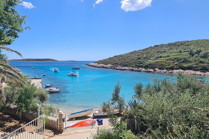All-inclusive Gastro Blue Cave Tour from Split - Getting To Biševo: Breakfast, Snacks, and On-Board Comfort