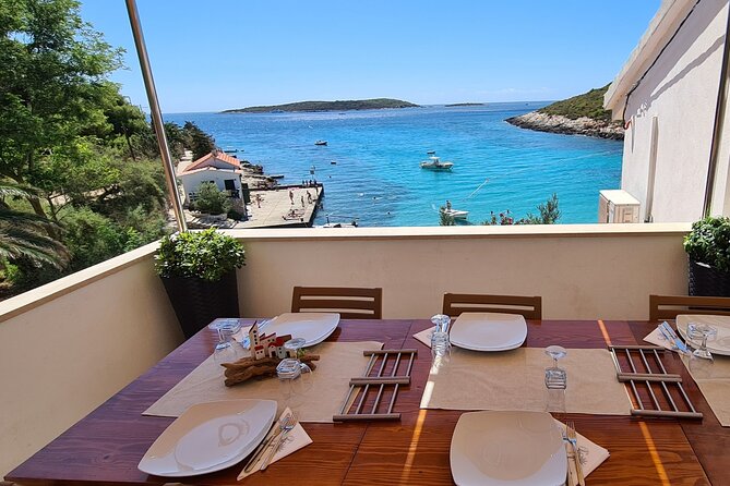 All-inclusive Gastro Blue Cave Tour from Split - Milna and Vis: Lunch Break Energy and Swim Time