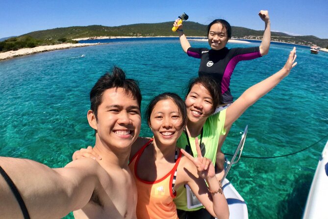 Blue Cave and Hvar 5 Islands full-day Speedboat Tour from Split - Stiniva Cove: the dramatic cliffs and a fast swim window