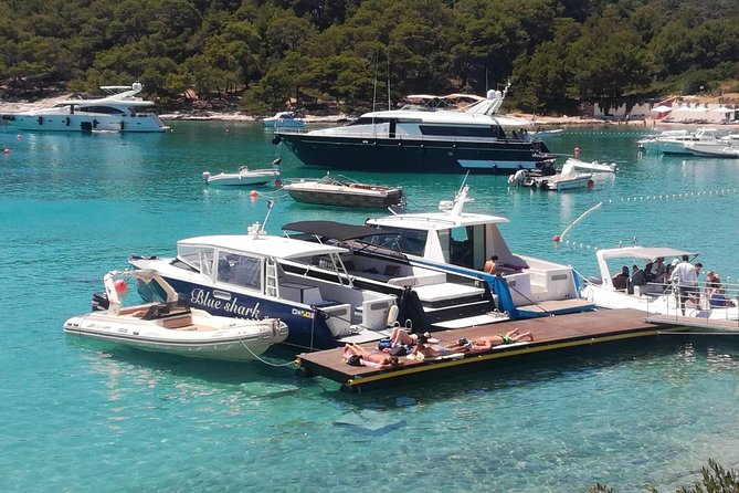 Blue cave and Hvar - 5 Islands speedboat tour from Split - Boat comfort and snorkeling reality check