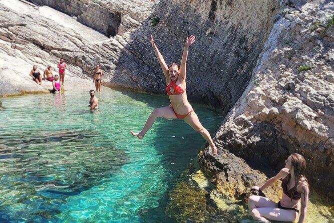 Blue Cave & Hvar, 5 Islands Speedboat with Luxury Seats in Shade - Biševo’s Blue Cave: the light show and the short reality check