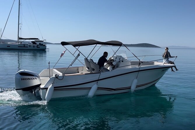Blue Lagoon and 3 Islands Speedboat Tour from Trogir - Stop 2: Solta Island and Maslinica’s slow village streets