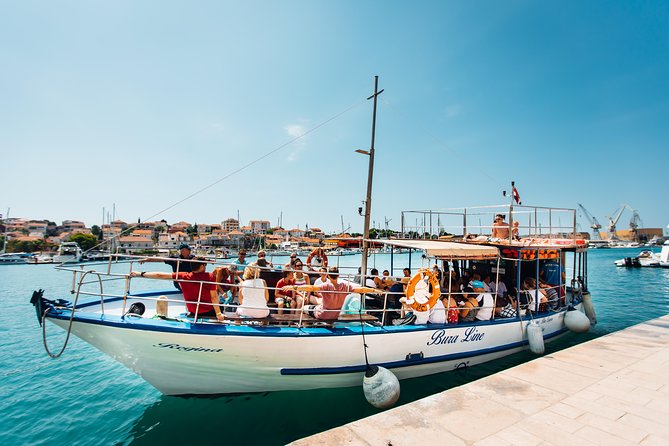 Blue Lagoon/Trogir/Šolta Boat Excursion with Lunch - Solta’s Maslinica: short visit, good photos, easy coffee stop