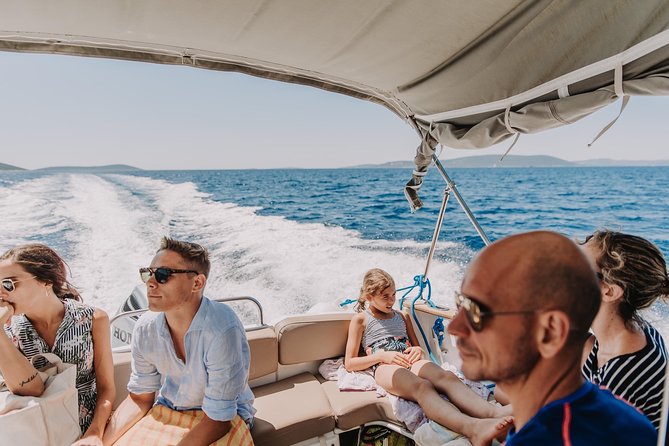 Blue Lagoon & Wine tasting - 3 islands tour - Milna on Brač: Included Dalmatian Wine Tasting