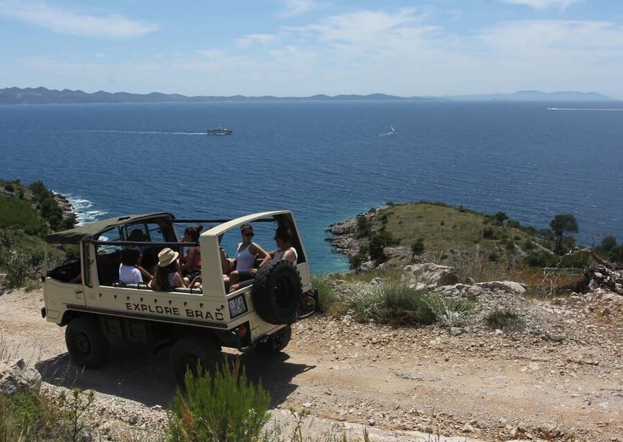 Brač: Island Exploration Tour by Four-Wheel Drive Jeep - Nerežišća, Trolokve, and the 3-Lake Detour Before the Coast