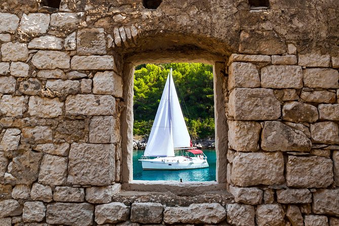Brac Island One-Day Trip with the Sailboat Nana - Private Tour - Lunch and drinks onboard: the real reason food lovers book Nana