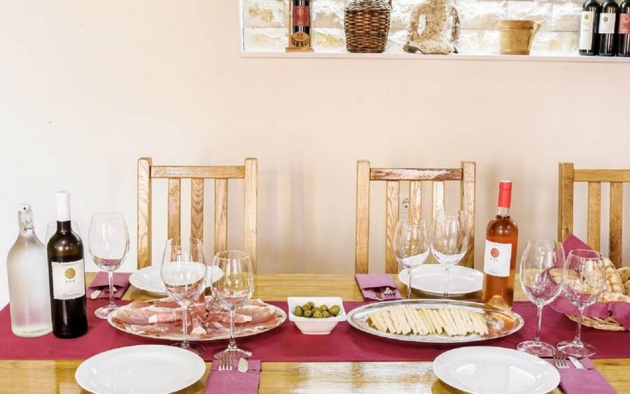 Dalmatian Delights: Food & Wine Tour from Split or Trogir - The three-course Dalmatian dinner: prosciutto, peka, and dessert