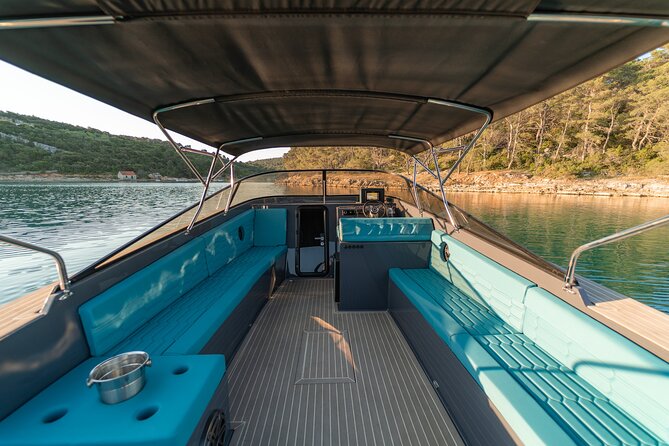 Exclusive Blue Lagoon Luxury Boat Tour from Split - Stop 3: Solta Island, Mojito Man Mateo, and a Snorkeling Bay Finale