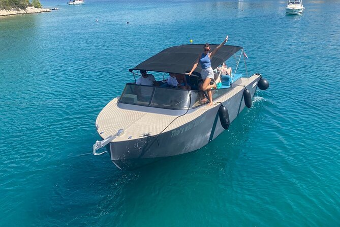 Exclusive Blue Lagoon Luxury Boat Tour from Split - The Boat Ride: Space, Speed, Music, and When Waves Matter