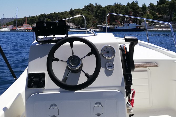 Explore the West coast of the island Brac by BETINA boat - Stop Two: Sutivan for Easy Docking and Sea Views