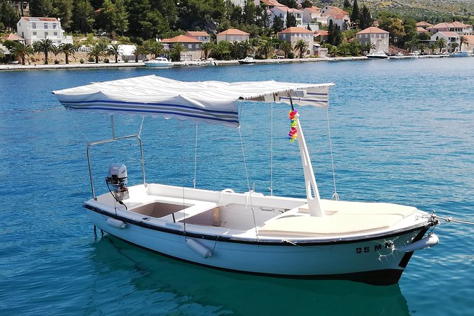 Explore west side of island Brač with Pasara boat - Traditional Dalmatian boat - Driving the Pasara: easy to learn, but still respect the boat