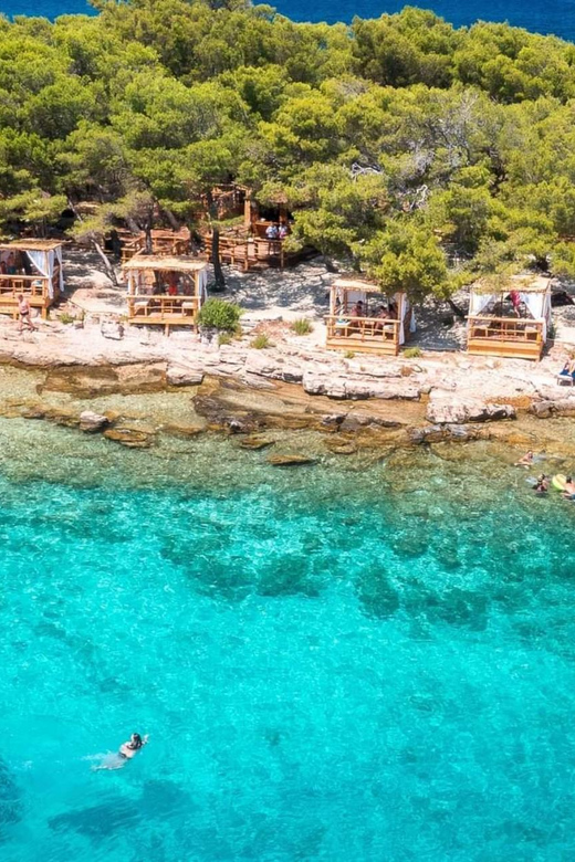 From Makarska:Hvar and Brač Island : Day Tour with speedboat - Your boat day starts in Makarska: comfort and what you actually get