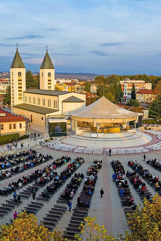 From Makarska: Medugorje Day Trip - St. James Church (St. Jacob): architecture meets daily prayer