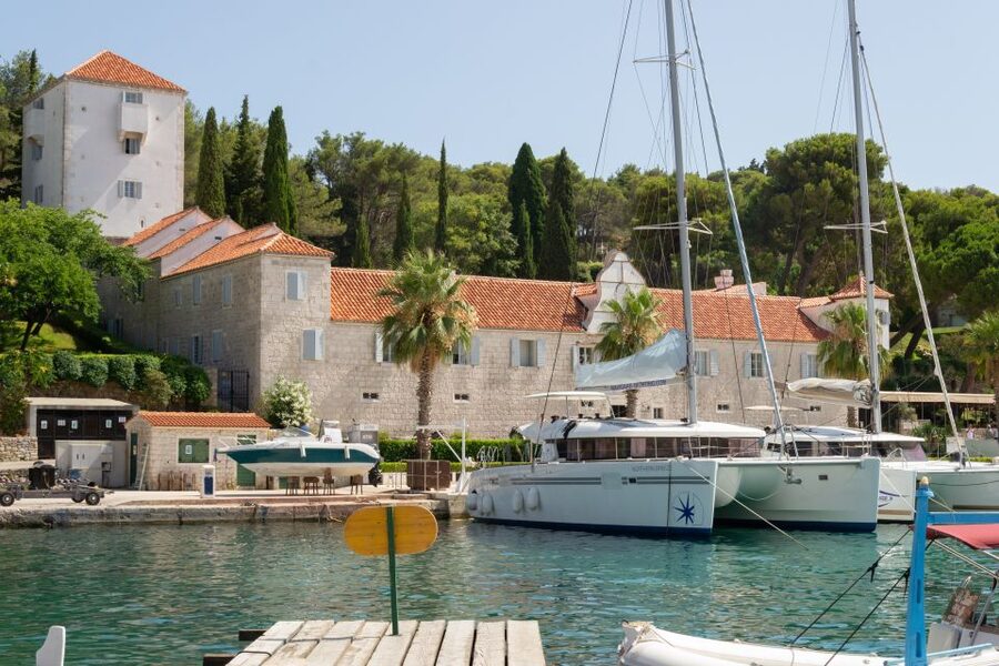 From Split: Blue Lagoon, Šolta, and Trogir Speedboat Tour - The 20-minute hop to Maslinica on Šolta