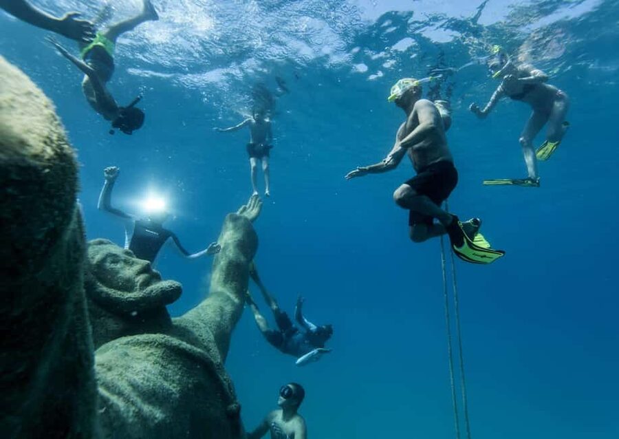 From Split: Blue Lagoon & Underwater Museum (Lunch & drinks) - Split to the sea: meeting at Riva and settling into the day