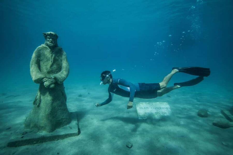 From Split: Blue Lagoon & Underwater Museum (Lunch & drinks) - The Underwater Museum at Uvala Jelinak: shallow art you can actually reach