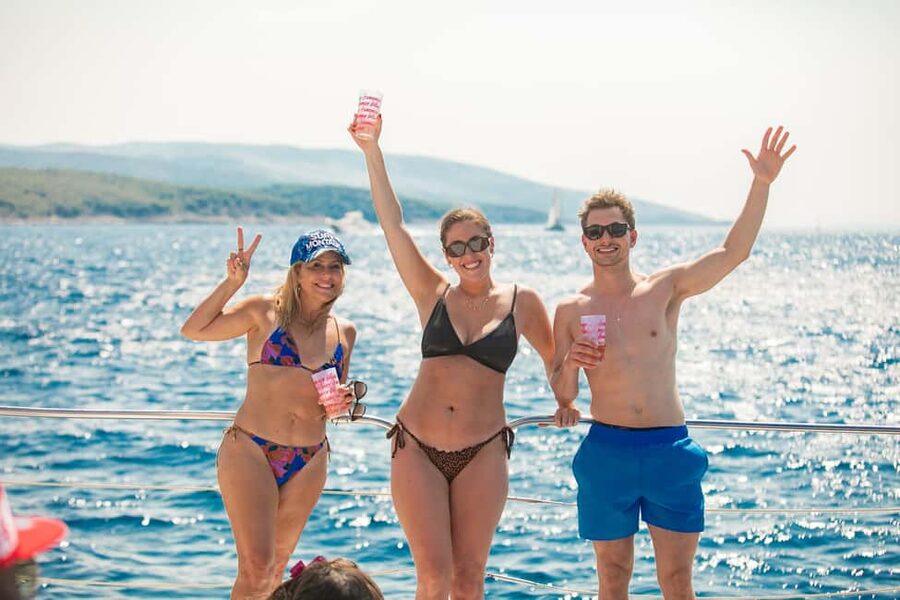 From Split: Catamaran Cruise to Golden Horn & Brač island. - The 1-hour catamaran cruise to Brač: views plus a welcome drink