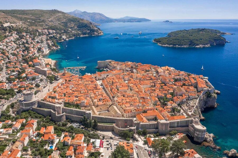 From Split: Dubrovnik Guided Day Trip - First arrival in Dubrovnik: photo stop and the guided rhythm