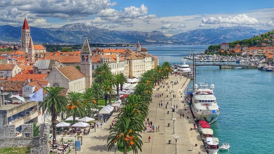 From Split: Half-Day Tour of Trogir Old Town in Small Group - Entering Trogir: How the Guided Walk Is Structured