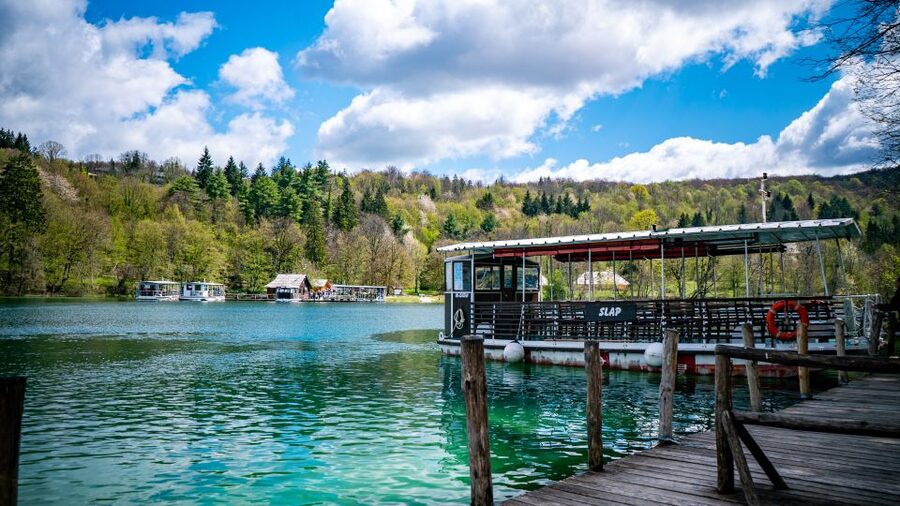 From Split/Trogir/Omiš: Plitvice Lakes Guided Group Tour - Your Guide Makes the Difference: Facts, Flow, and Group Control