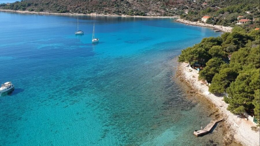 From Trogir: Three Islands Half-Day Speedboat Tour - From Kamerlengo Castle to open water: the start sets the tone
