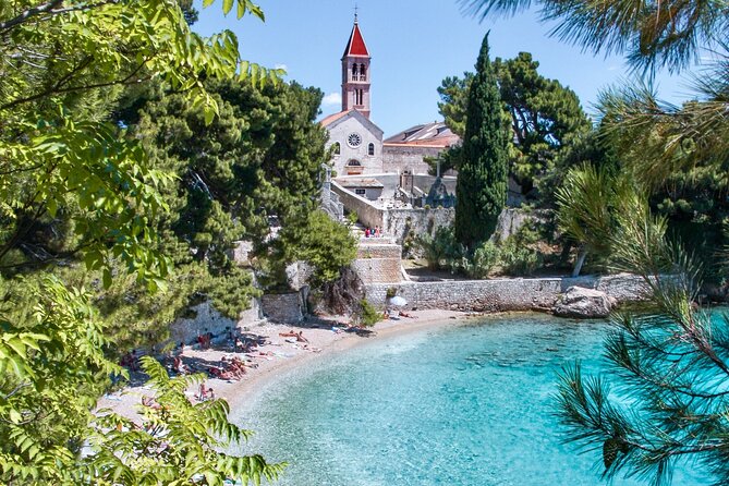 Full-Day PRIVATE Tour to ZLATNI RAT & HVAR - Boat Comfort for a 9-Hour Day: Wi‑Fi, Shower, and Snacks