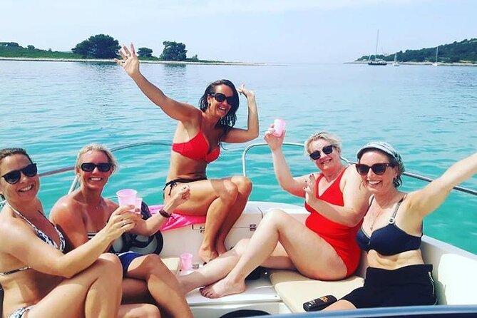 Half day relaxing private boat tour (Blue lagoon and Solta) from Trogir - The skipper, safety gear, and English-speaking comfort