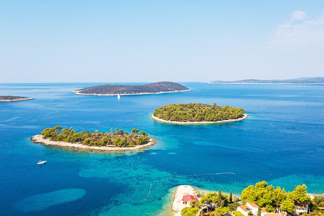 Half day speedboat tour to Solta island & Blue Lagoon from Trogir - Small-group speedboat comfort: what changes on a boat like this
