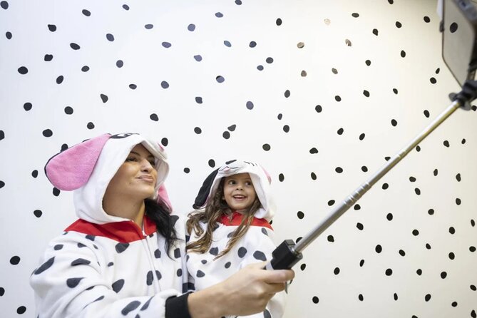 Have fun at Selfie Experience Split - Your 1 to 2 Hours Inside: How the Experience Unfolds