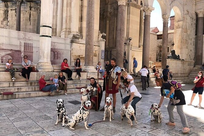 History Split Walking Tour in French -Small group - Key highlights to look for