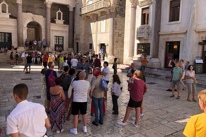 History Split Walking Tour in French -Small group - Riva Harbor and the bronze model: turning the palace into an image