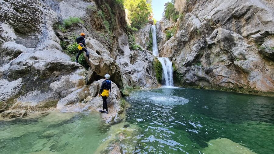 Iz Omisa: Extremni Canyoning na rijeci Cetini/ Free photos - Gubavica’s Extreme Option: The 55m Rappel Next to the Falls