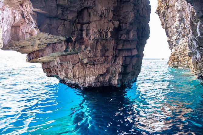 Luxury Blue Cave, Hvar and Vis Boat Tour from Split and Brac - The Timing Reality: Blue Cave Waiting, Late Lunch, and Snacking Strategy
