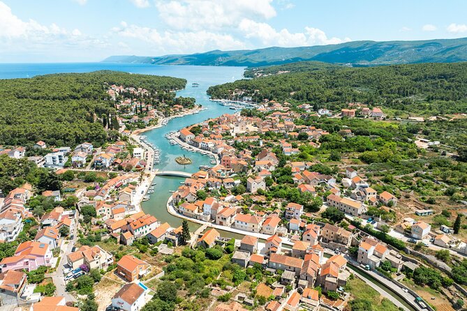 Makarska: 3-Island Golden Horn and Blue Lagoon Speedboat Tour - The boat ride itself: speed, comfort, and the role of the skipper/guide