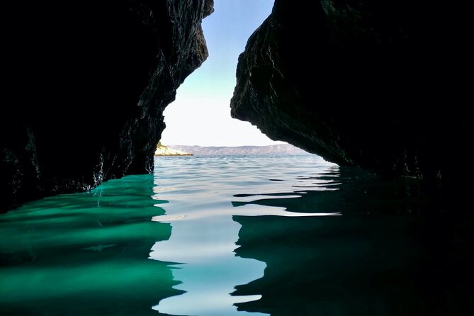 Makarska: 3-Island Speedboat Tour with Cave and Blue Lagoon - What’s included vs missing: the practical comfort checklist
