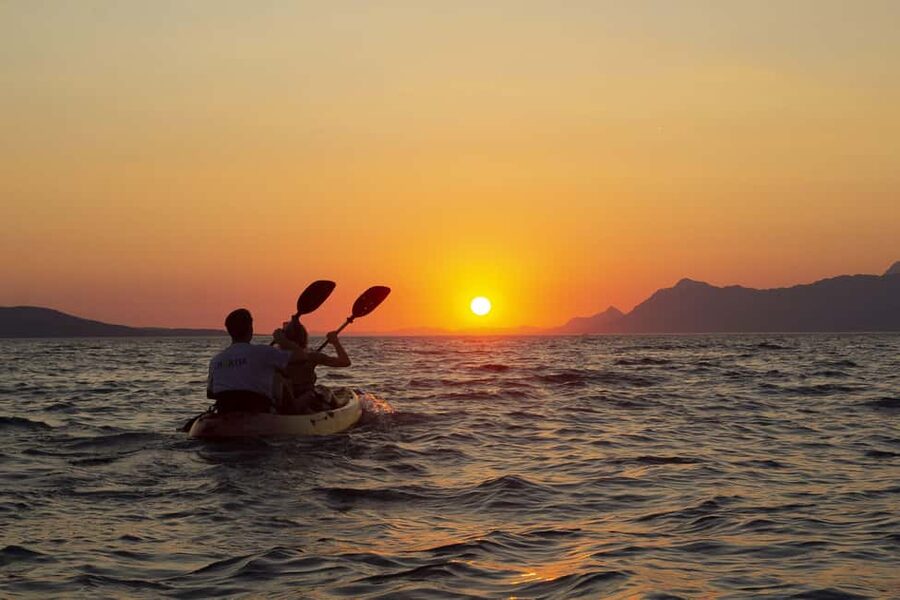 Makarska: Guided Sea Kayaking Tour with Snorkeling Stop - St. Peter and Osejava peninsulas: close to cliffs, not stuck behind them