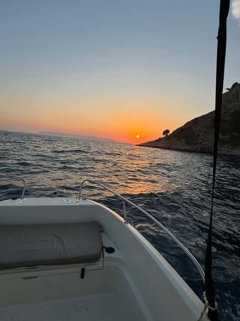 Makarska: Off-Season special ,Panorama or Sunset boat tour - How the 90 Minutes Really Feels (Sunset vs Day)