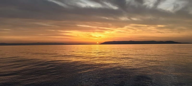Makarska: Speedboat Sunset Tour to hidden bay on island Brač - Should You Book the Makarska Sunset Speedboat to Puntica Bay?