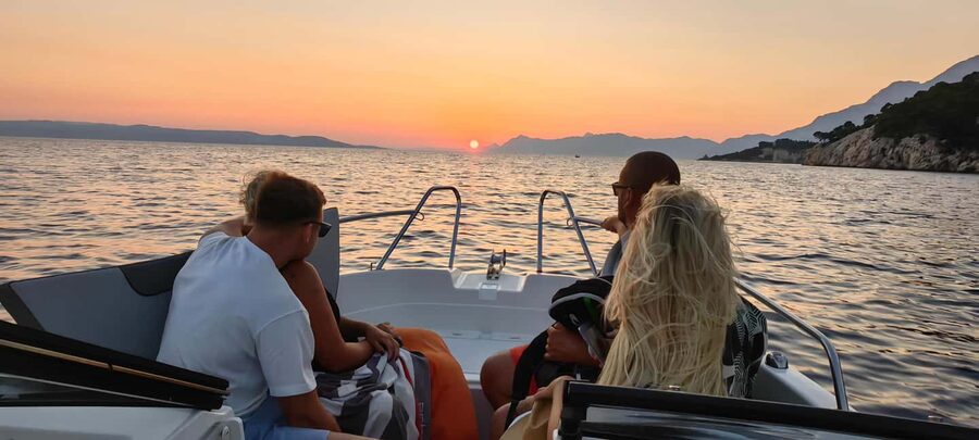 Makarska: Speedboat Sunset Tour to hidden bay on island Brač - Puntica Bay on Brač: Swings, Snorkel Time, and How the Water Stop Works