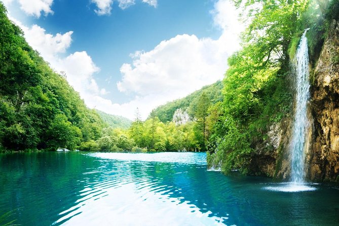 Plitvice Lakes National Park Day Trip from Omiš - What you’ll pay at the park gate: entrance fees (and cash-only detail)