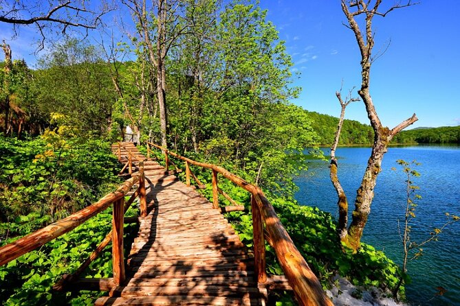 Plitvice Lakes Small Group Tour Ecco from Split or Trogir - What you do in Korenica: a simple coffee break with a calm reset
