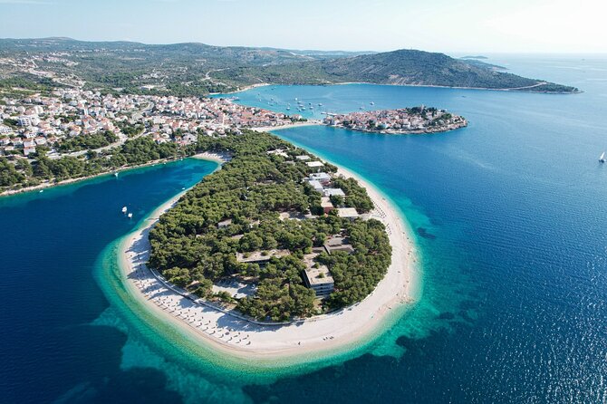 Primosten Beach and THE view <em>perfect shore excursion</em> – Key highlights at a glance’ /></p>
<ul>
<li><strong>Primošten Beach time built in (about 2.5 hours)</strong> for swimming and wandering the waterfront</li>
<li><strong>Our Lady of Loreto viewpoint (about 30 minutes)</strong> for one of Croatia’s most talked-about photo angles</li>
<li><strong>Private transportation from Split</strong> with drive time included in the total duration</li>
<li><strong>Mobile tickets and English guide</strong> to keep things simple</li>
<li><strong>No entrance fees</strong> for the main stops, since tickets are free</li>
</ul>
<div class="twil" style="margin: 20px 0; padding: 15px 0;"><p>A few more Split boat days and tours worth a second look</p><ul style="margin: 10px 0; padding-left: 0; list-style: none;"><li style="margin: 6px 0; line-height: 1.4;"><a href="https://splitexplorer.com/private-krka-waterfalls-with-wine-and-prosciutto-shore-excursion/">Private Krka Waterfalls with Wine and Prosciutto Shore Excursion</a><span style="margin-left: 8px; font-size: 0.82em; color: #555; white-space: nowrap;"><span style="color: #E07A5F;">★</span> 5.0 &middot; 98 reviews</span></li></ul></div><h2 id="primosten-beach-and-that-famous-view-why-this-tour-works">Primošten Beach and that famous view: why this tour works</h2>
<p><img width="668" height="446" decoding="async" src=
