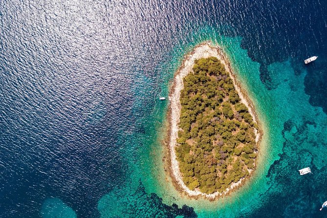 Private 3 islands Tour With Speed boat to Blue Lagoon and Solta from Split or Trogir - Split or Trogir: how the start point shapes your day