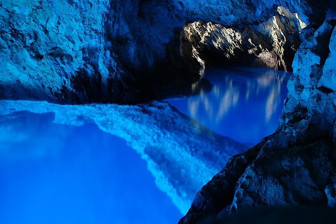 Private Blue Cave and Hvar - 5 Islands Tour - Komiza: breakfast town vibes and easy picture moments